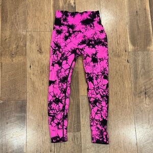 Pink and Black Leggings! They make ya booty look amazing ! Lil scrunch